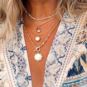 Ula Pearl Electric Picks necklace